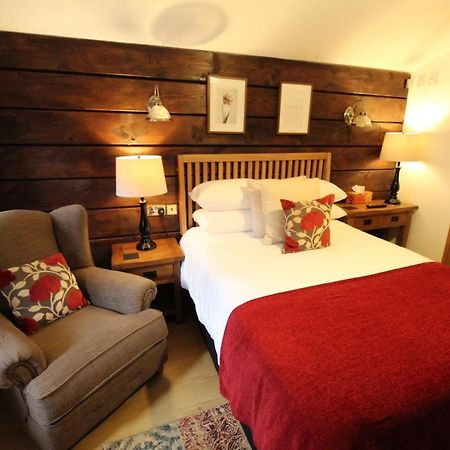 Boutique Garden Lodge @ The Larches Wolverhampton Extérieur photo