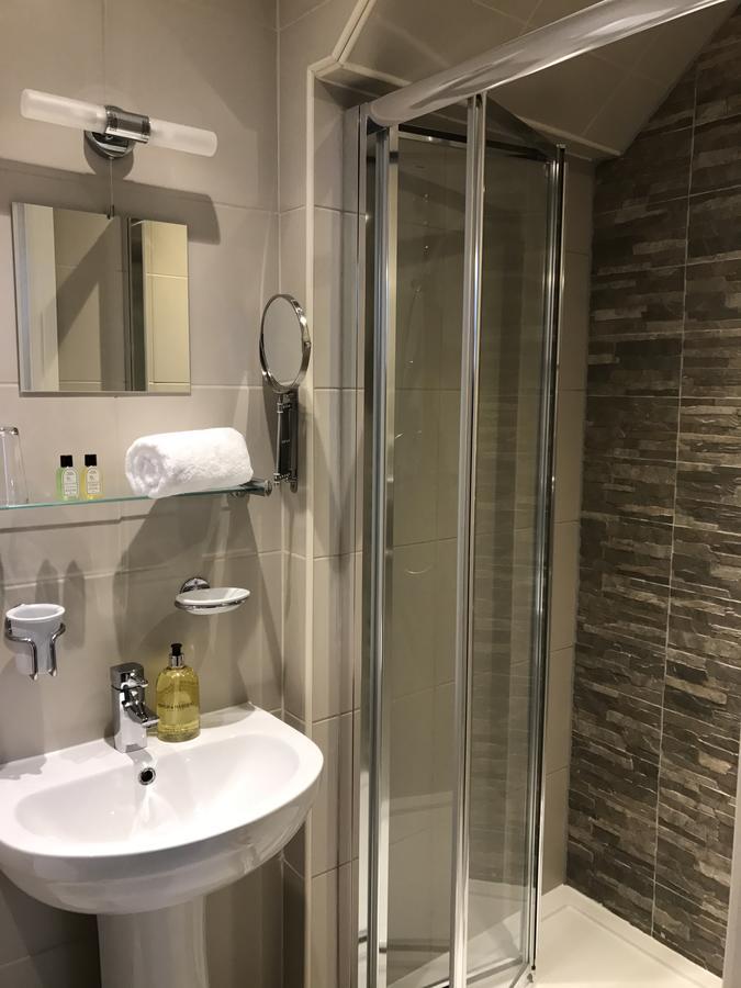 Boutique Garden Lodge @ The Larches Wolverhampton Extérieur photo